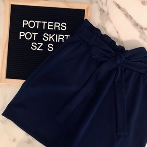 🌸Sale! 5/$25🌸 Adorable Navy Potter’s Pot Skirt